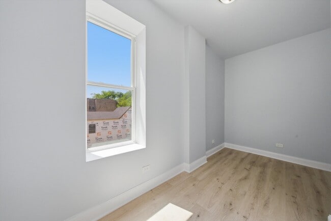 Building Photo - 541 N Lawndale Ave