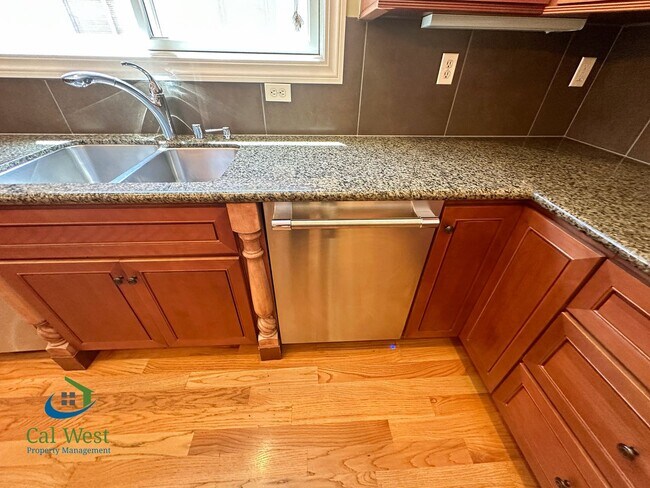 Building Photo - $7995 - Executive 4 bed, 3 full bath, Palo...