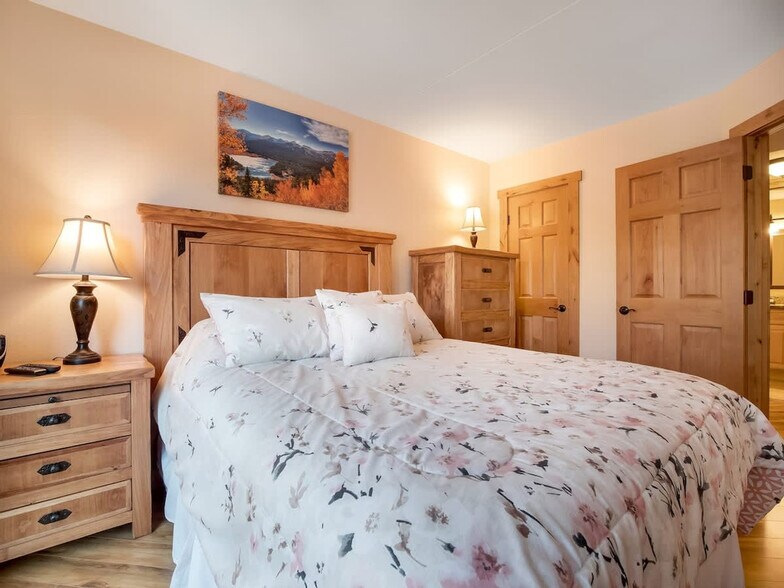 Building Photo - 455 Village Rd