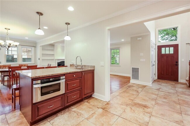 Building Photo - 81 Edgemont Rd