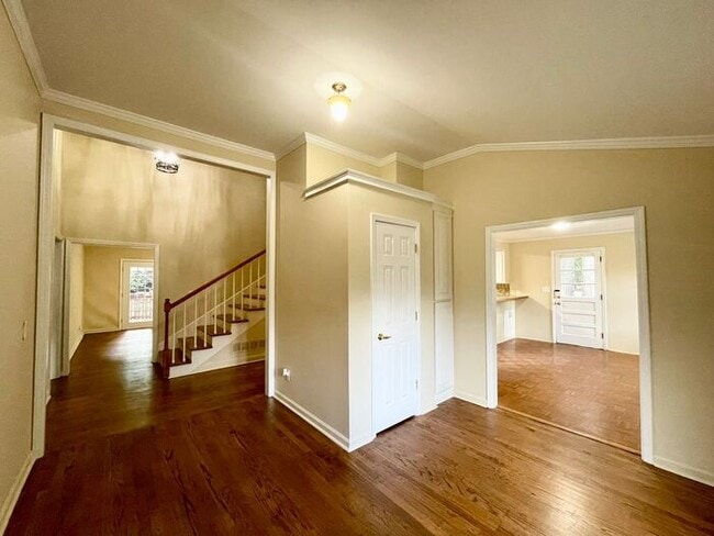 Building Photo - Lexington- Offering Self Guided Tour with RENTLY!