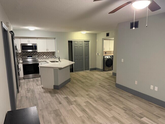 Building Photo - 4211 San Marino Blvd