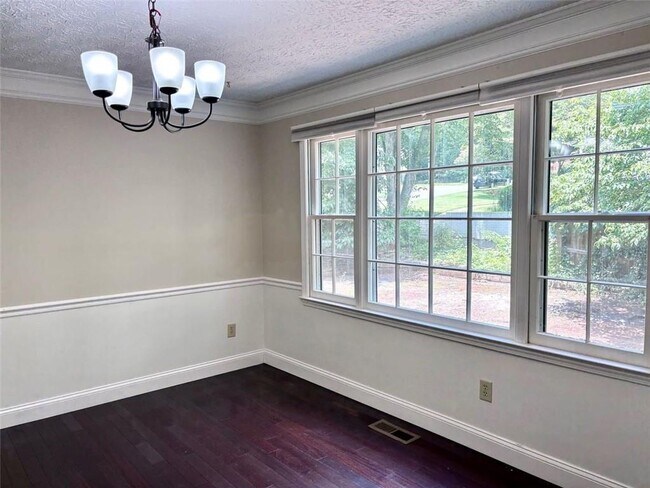 Building Photo - 2408 Crooked Tree Ct NE