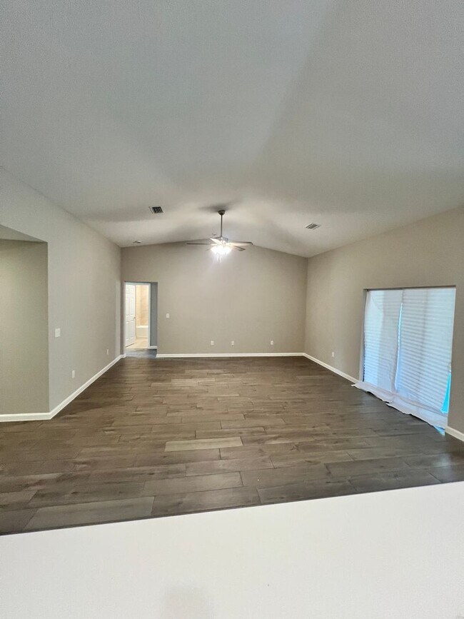 Building Photo - NEW 4 BEDROOM 3 BATH HOME! AMAZING LOCATION!