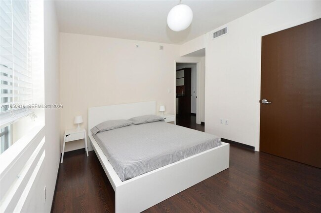 Building Photo - 435 21st St