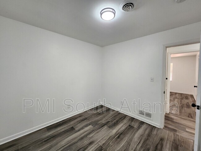 Building Photo - 6410 Raymond Terrace