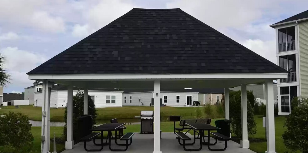 BBQ area - 2090 Cross Gate Blvd