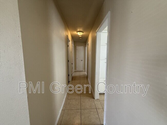 Building Photo - 334 W 63rd Pl N