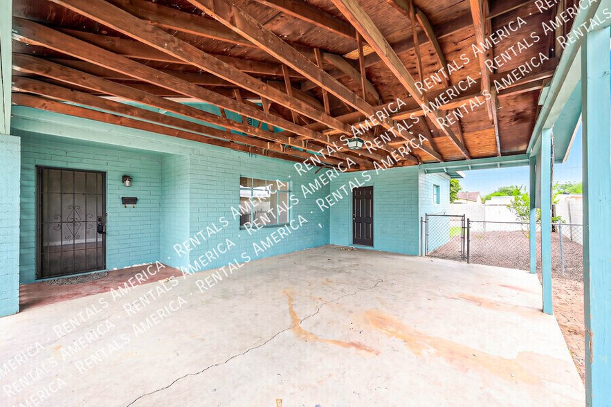 Building Photo - 1723 W Indianola Ave