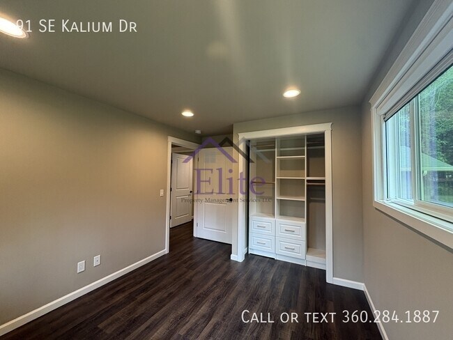 Building Photo - 91 SE Kalium Dr