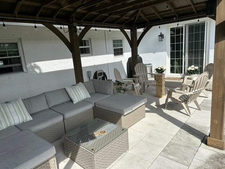 Building Photo - 8110 Rose Marie Ave E