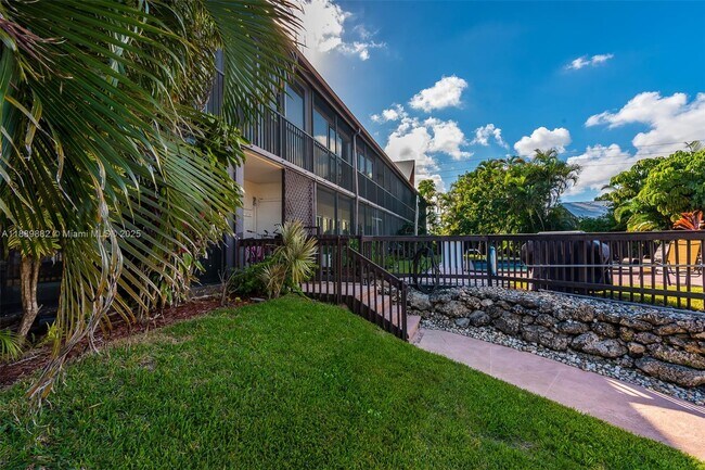 Building Photo - 2801 NE 33rd Ct