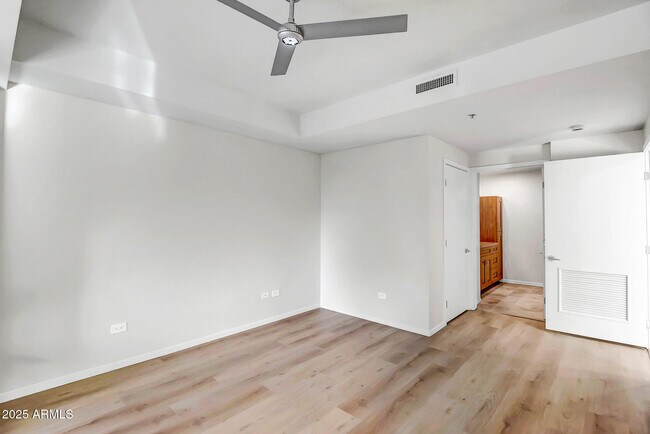 Building Photo - 7141 E Rancho Vista Dr