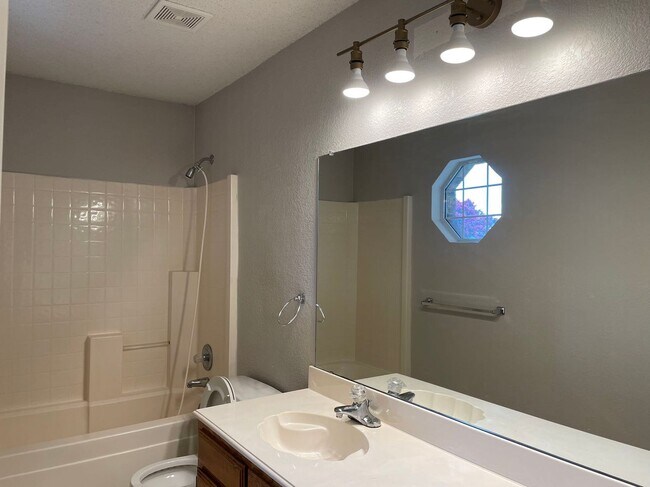 Building Photo - 3 Bedroom 2 bath home in Allen, TX!