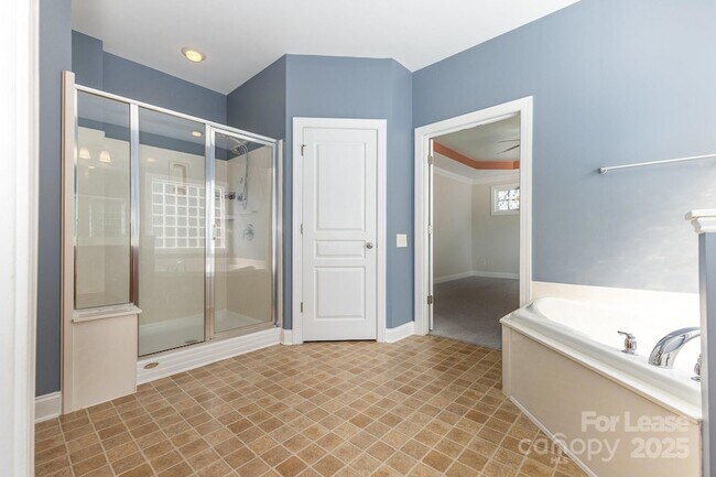 Building Photo - 9429 Ridgeforest Dr