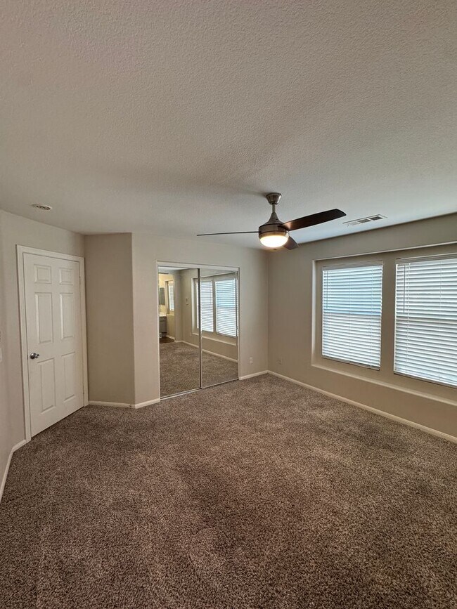 Building Photo - Spacious 3-Bed Lakeview Home with Loft & Community Amenities