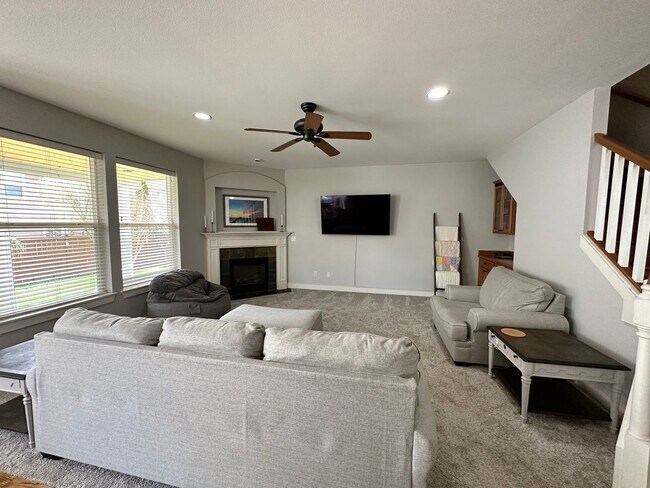 Building Photo - 7731 McKinley Loop NE