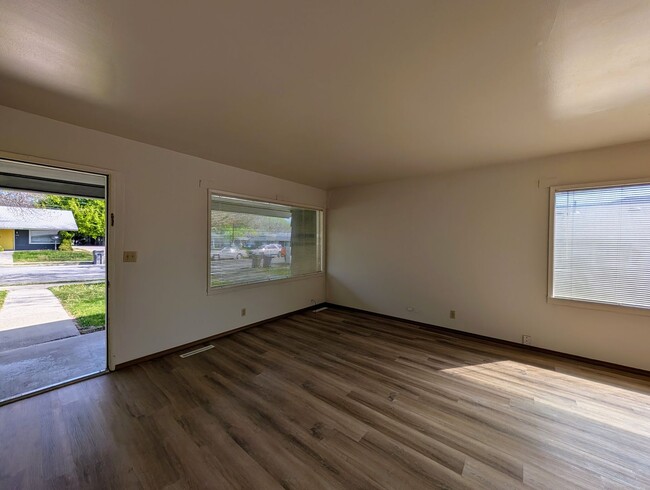 Building Photo - 1231/1233 Montana St.