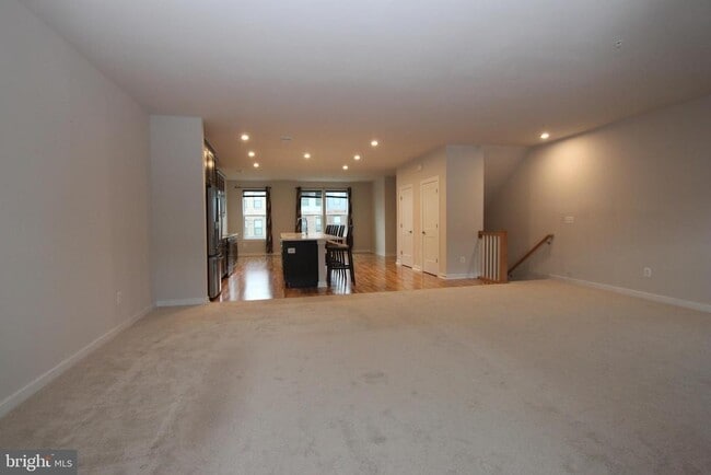 Building Photo - 43808 Middleway Ter