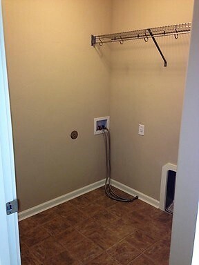 Building Photo - Beautiful Townhome in Northeast Bend! 2095...