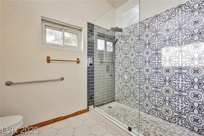 Building Photo - 6315 N Park St