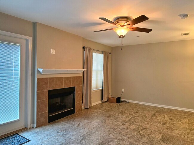 Building Photo - Gulf Shores town home with garage