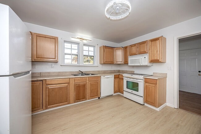 Building Photo - ADORABLE HOME FOR RENT