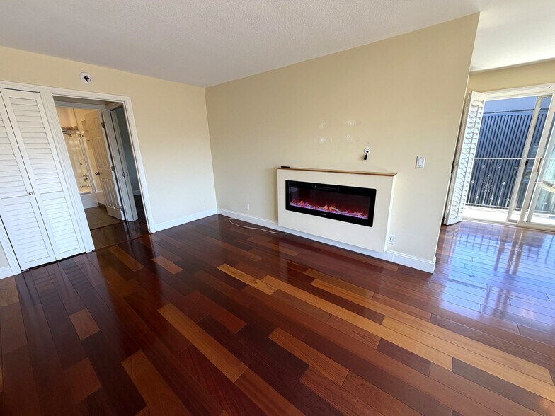 Building Photo - 2308 Schader Dr