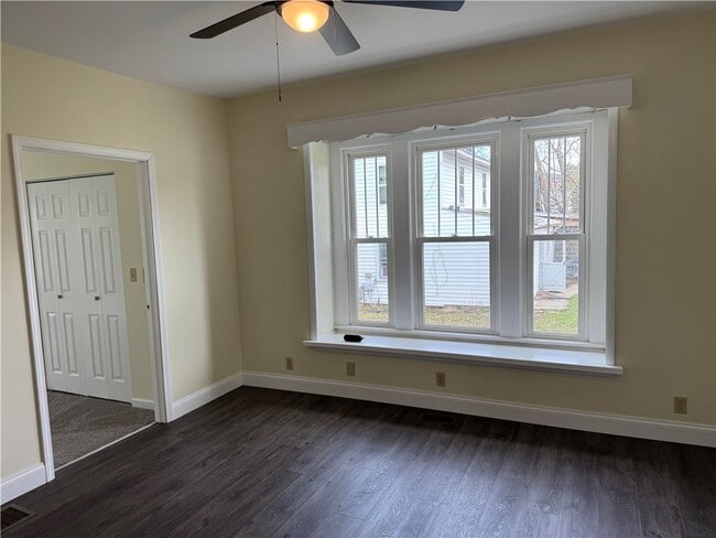 Building Photo - 211 Roe Ave