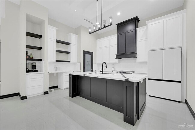 Building Photo - 4610 Vikings Dr
