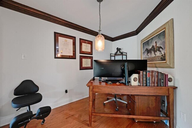 Building Photo - 6305 5 Acre Wood St