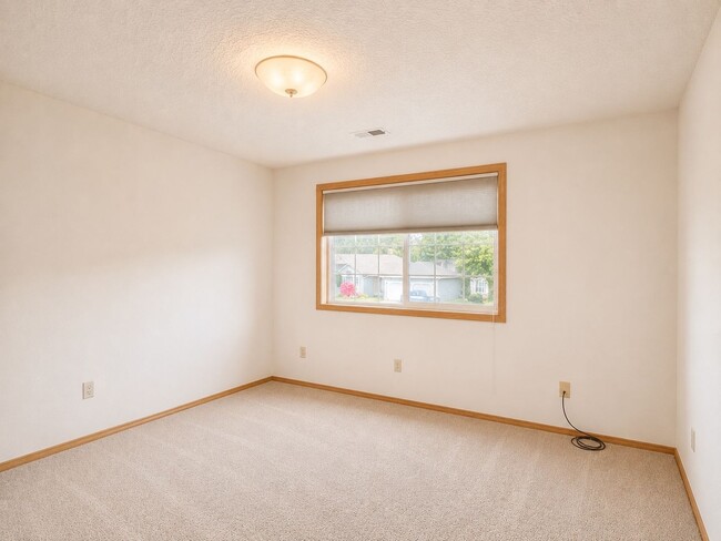 Building Photo - 226 Sparks Dr