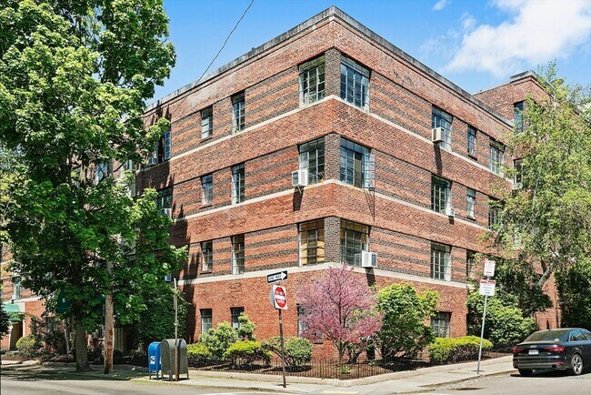 Building Photo - 97 Strathmore Rd