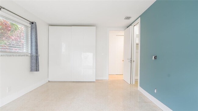 Building Photo - 4512 Sea Grape Dr
