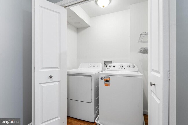 Building Photo - 1330 S Charles St