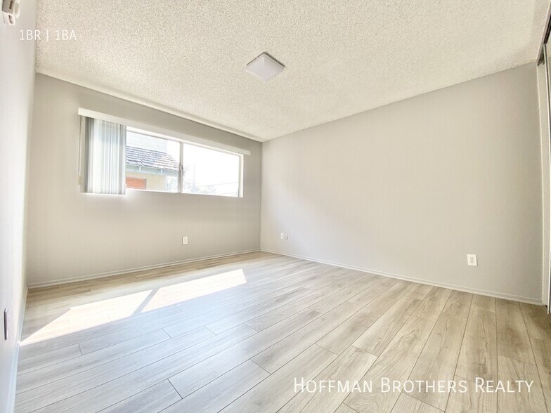 Building Photo - 3337 S Canfield Ave