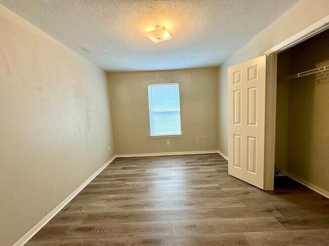 Building Photo - 19703 Billineys Park Dr