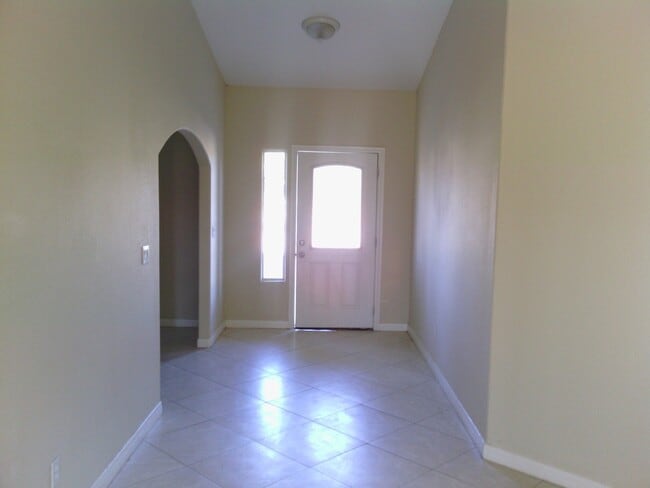 Building Photo - COMING SOON!! 4 bedrooms 2 bathroom home i...
