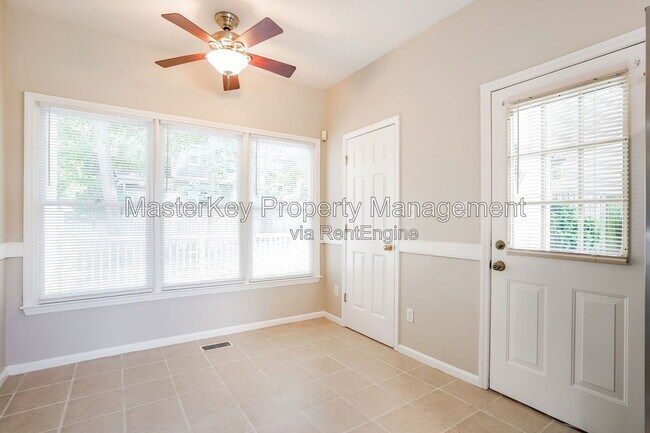 Building Photo - 1600 Nesfield Pl