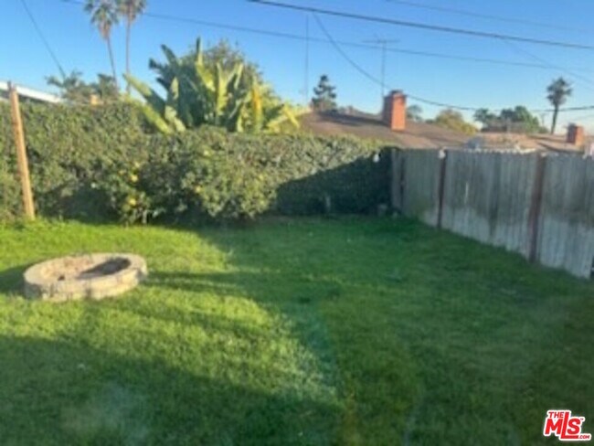 Building Photo - 5832 S Sherbourne Dr