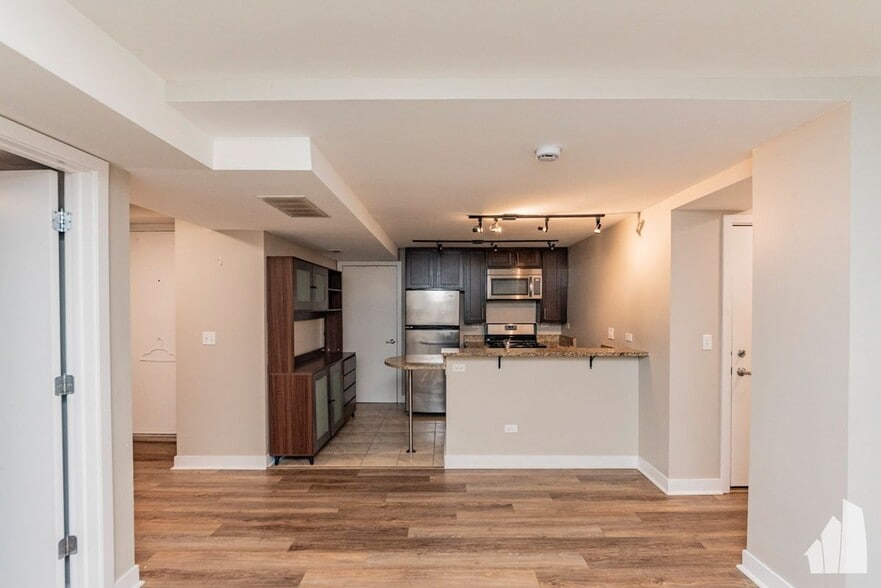 Building Photo - 1912 N Lincoln Ave