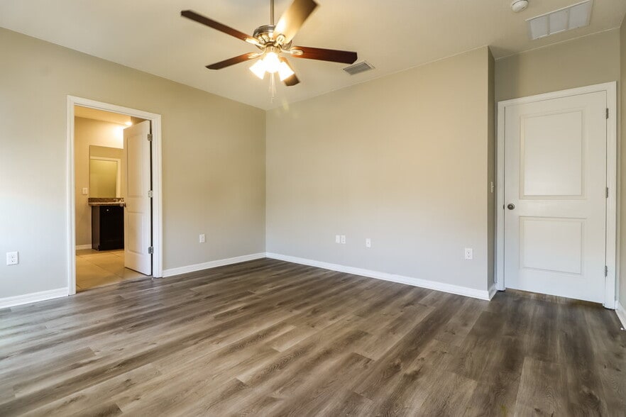 Building Photo - 10988 Carlton Fields Dr