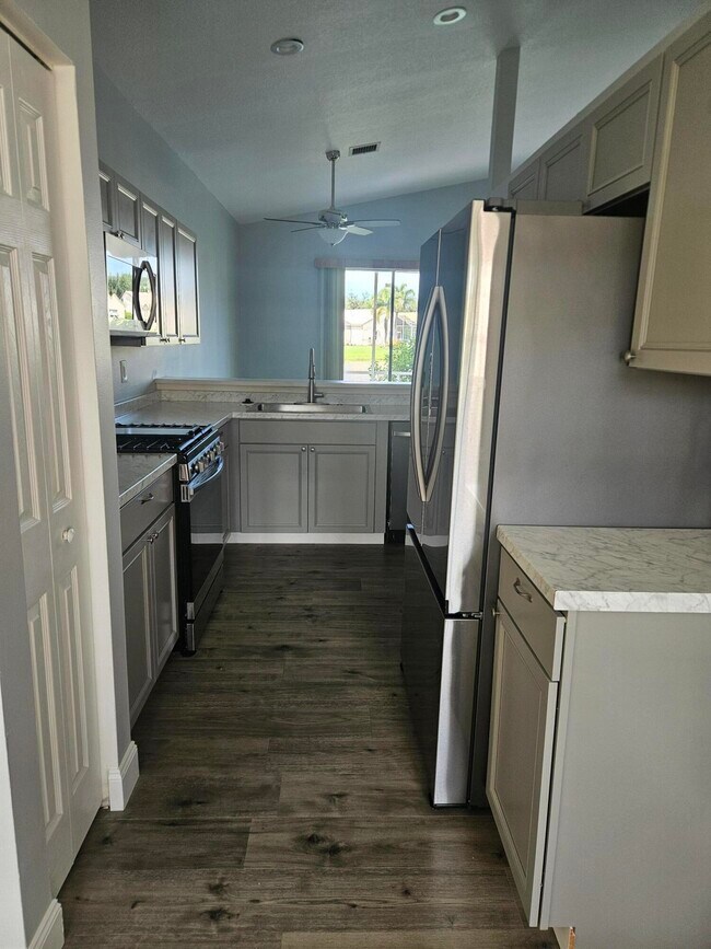 Building Photo - 340 NW Breezy Point Loop