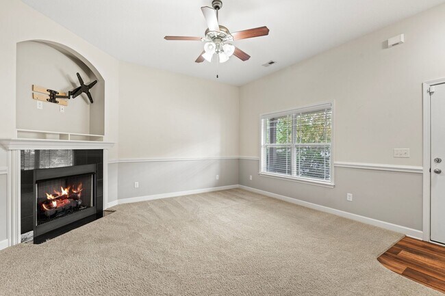 Building Photo - 3 BR, 2 BA 2-Car Garage Modern Ranch Livin...