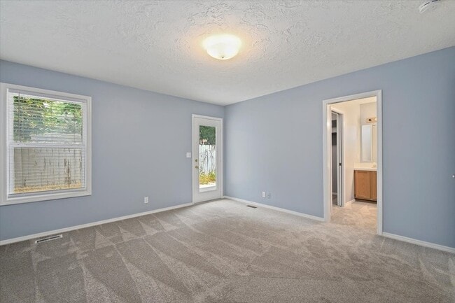 Building Photo - 636 W Richmond Ln