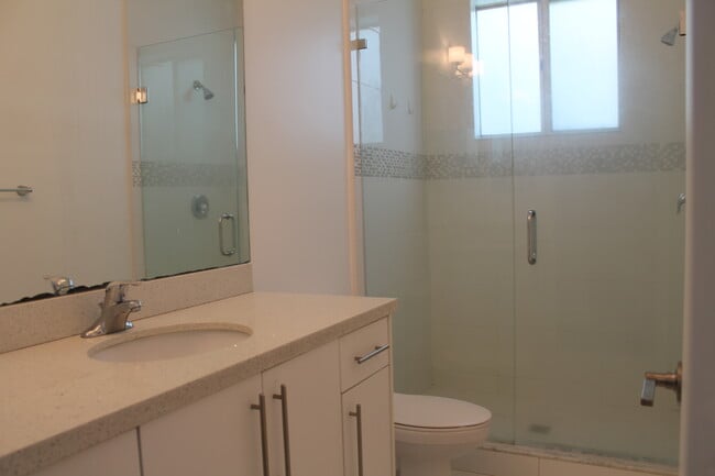 Building Photo - 2630 NE 213th St