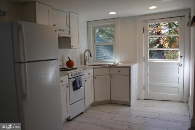 Building Photo - 7079 Guilford Rd