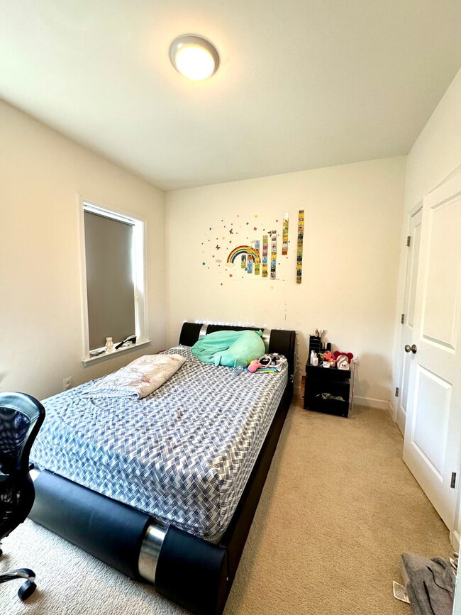Building Photo - Townhouse for Rent in Preston Lake