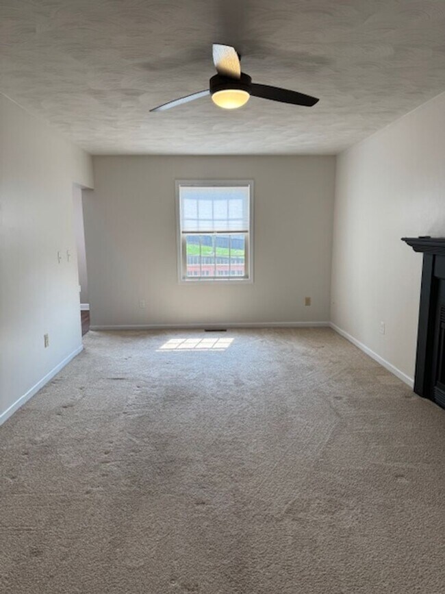 Building Photo - Single Family Home