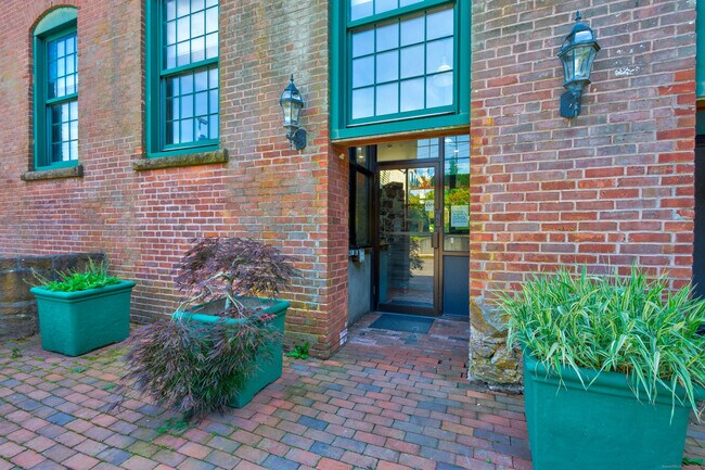 Building Photo - 1 Front St